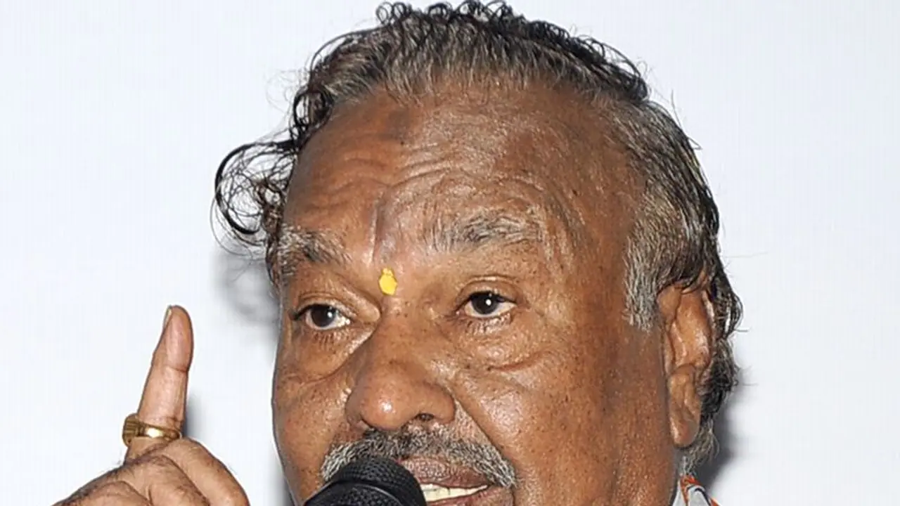 ಸರ್ವಾಧಿಕಾರಿ ಇಂದಿರಾ ಗಾಂಧಿನಾ, ನರೇಂದ್ರ ಮೋದಿನಾ?: ಕೆ.ಎಸ್.ಈಶ್ವರಪ್ಪ ಸರ್ವಾಧಿಕಾರಿ ಇಂದಿರಾ ಗಾಂಧಿನಾ, ನರೇಂದ್ರ ಮೋದಿನಾ?: ಕೆ.ಎಸ್.ಈಶ್ವರಪ್ಪ