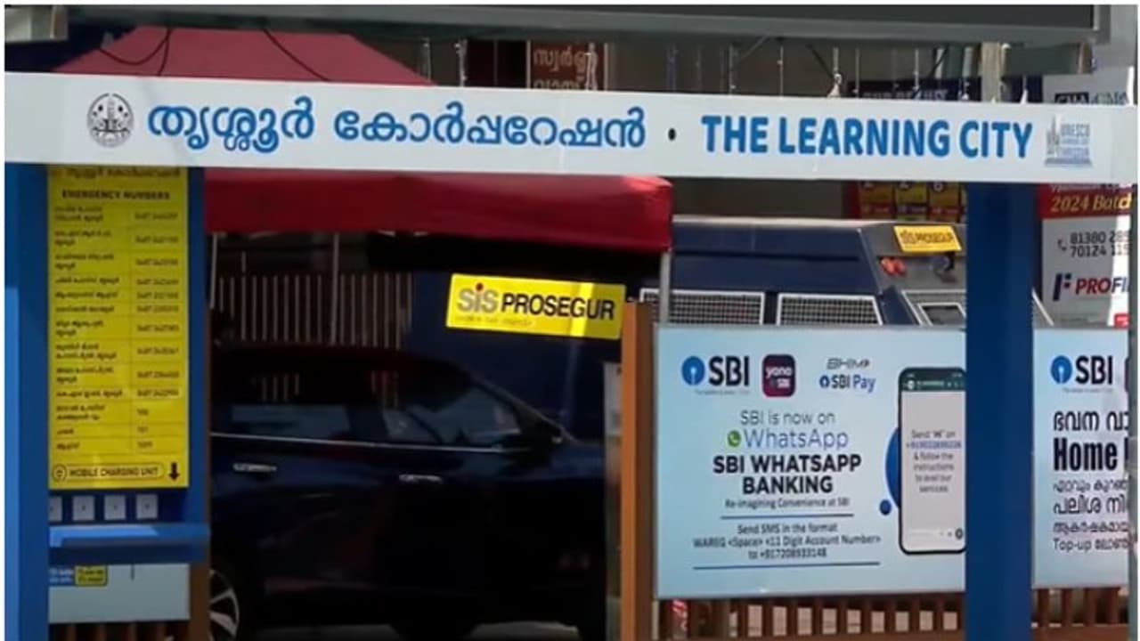 മഴ വന്നാല് സ്വരാജ് റൗണ്ടിൽ കയറിനിൽക്കാൻ സ്ഥലമില്ലെന്ന പരാതിക്ക് അറുതി; തൃശൂരിൽ 150 ബസ് ഷെൽറ്ററുകൾ വരുന്നു മഴ വന്നാല് സ്വരാജ് റൗണ്ടിൽ കയറിനിൽക്കാൻ സ്ഥലമില്ലെന്ന പരാതിക്ക് അറുതി; തൃശൂരിൽ 150 ബസ് ഷെൽറ്ററുകൾ വരുന്നു