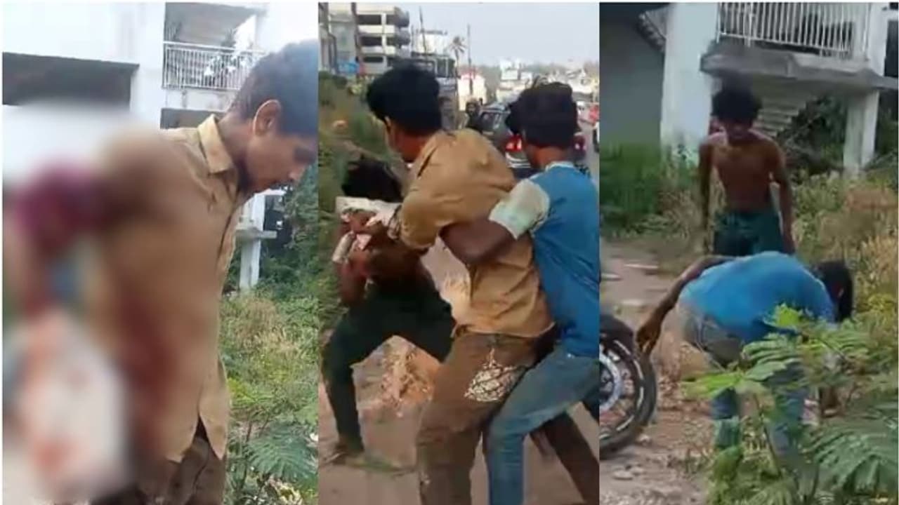 ചോരയിൽ കുളിച്ച് യുവാവ്, ഷര്ട്ട് കീറിയെടുത്തും കല്ലുകൊണ്ടും ആക്രമണം, പട്ടാപകല് തെരുവിൽ ഏറ്റുമുട്ടി യുവാക്കൾ ചോരയിൽ കുളിച്ച് യുവാവ്, ഷര്ട്ട് കീറിയെടുത്തും കല്ലുകൊണ്ടും ആക്രമണം, പട്ടാപകല് തെരുവിൽ ഏറ്റുമുട്ടി യുവാക്കൾ