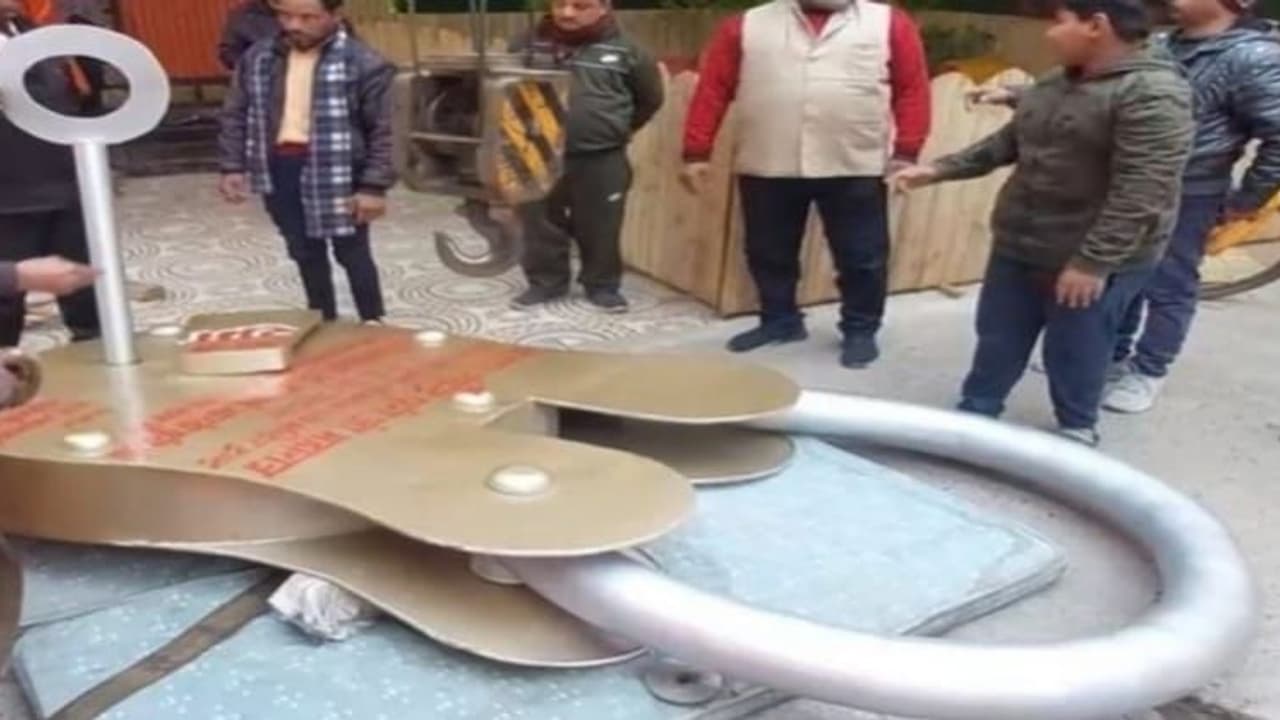 400 கிலோ பூட்டு.. அயோத்தி ராமர் கோயிலுக்கு அனுப்பப்பட்ட இந்து மகா சபா தலைவரின் பரிசு.. 