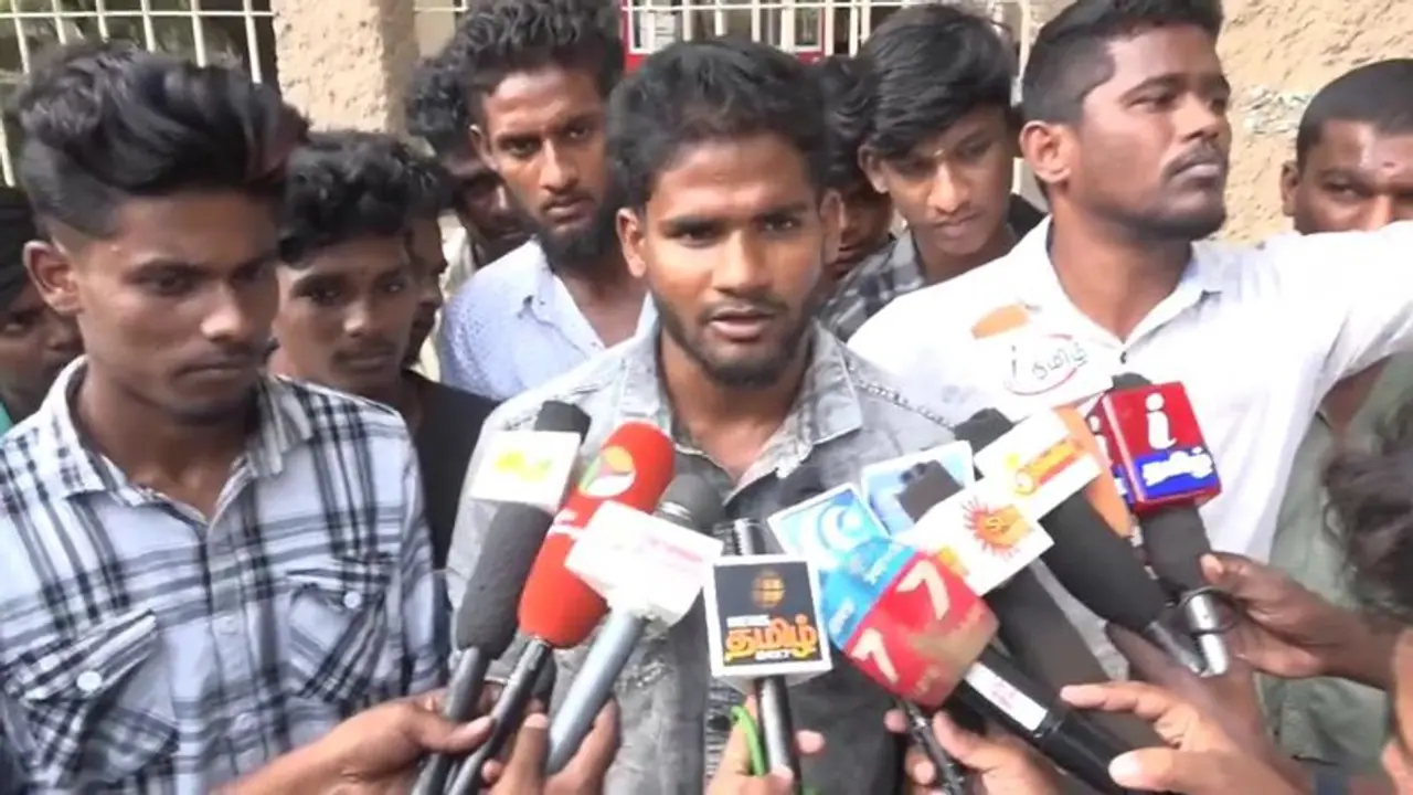 ஜல்லிக்கட்டை விளையாட்டாக பார்க்க வேண்டும்; அரசியலாக்கக் கூடாது அலங்காநல்லூரில் 2ம் பரிசு பெற்ற வீரர் கருத்து