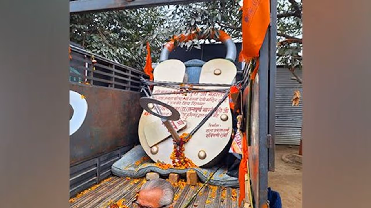 Ram Mandir inauguration: 400 kg lock and key arrives in Ayodhya ahead of 'pran pratishtha' ceremony Ram Mandir inauguration: 400 kg lock and key arrives in Ayodhya ahead of 'pran pratishtha' ceremony