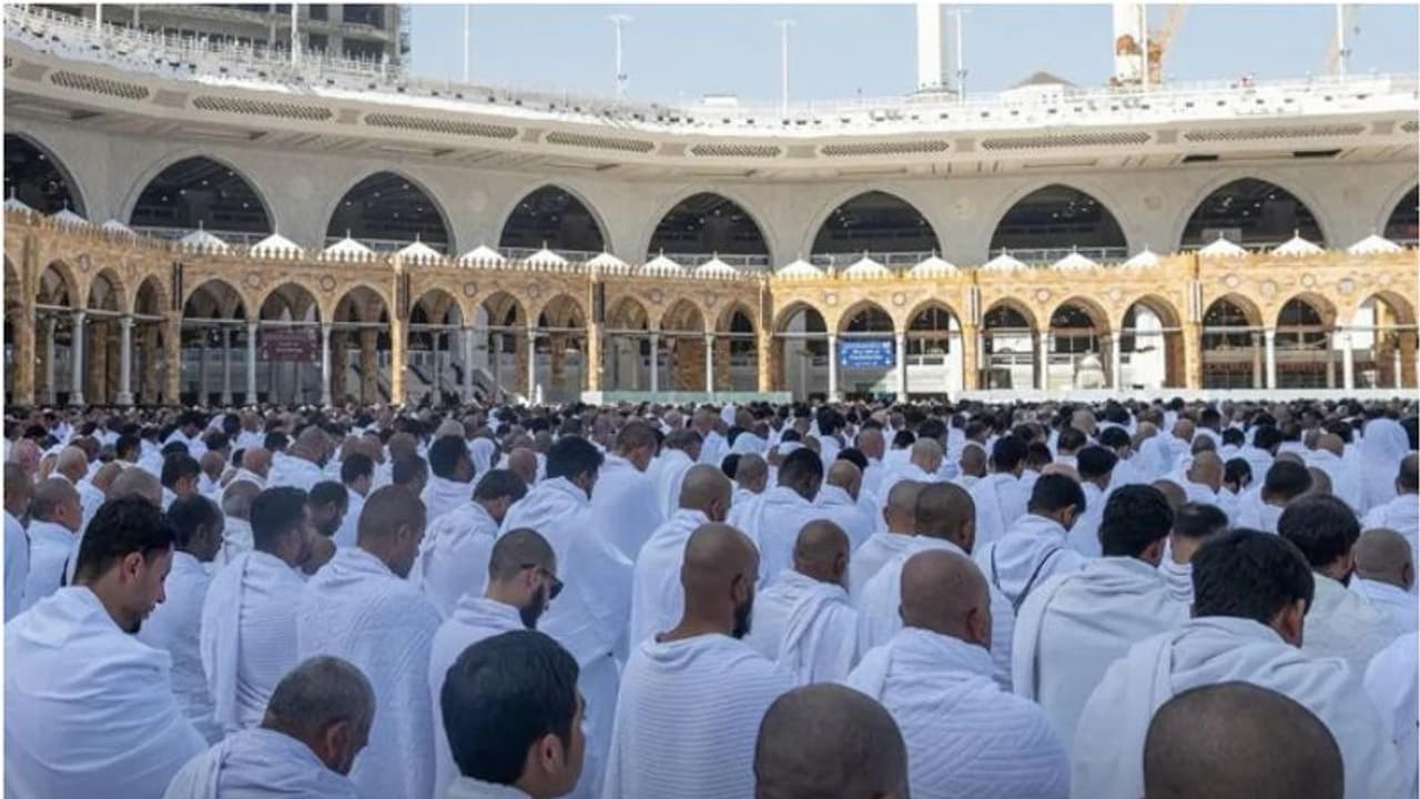 ജൂൺ ആറിന് മുമ്പ് മടങ്ങണം; ഉംറ വിസയിൽ സൗദിയിലെത്തിയവര്ക്ക് മുന്നറിയിപ്പ് നല്കി ഹജ്ജ് ഉംറ മന്ത്രാലയം ജൂൺ ആറിന് മുമ്പ് മടങ്ങണം; ഉംറ വിസയിൽ സൗദിയിലെത്തിയവര്ക്ക് മുന്നറിയിപ്പ് നല്കി ഹജ്ജ് ഉംറ മന്ത്രാലയം