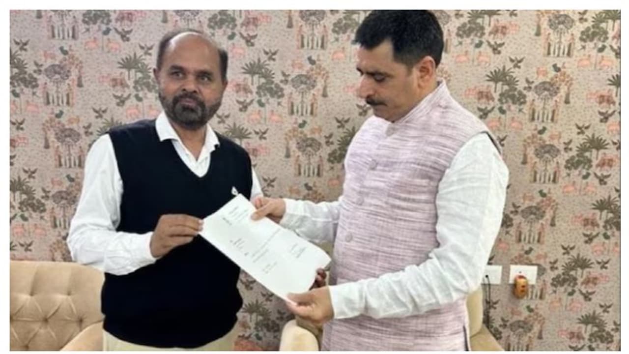 'രാമക്ഷേത്രത്തോടുള്ള പാർട്ടിയുടെ നിലപാട് സങ്കടപ്പെടുത്തുന്നത്'; ഗുജറാത്ത് കോൺഗ്രസ് എംഎൽഎ രാജിവെച്ചു 'രാമക്ഷേത്രത്തോടുള്ള പാർട്ടിയുടെ നിലപാട് സങ്കടപ്പെടുത്തുന്നത്'; ഗുജറാത്ത് കോൺഗ്രസ് എംഎൽഎ രാജിവെച്ചു