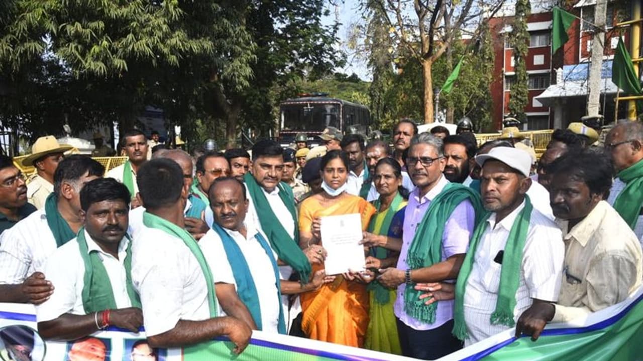  ಕೊಬ್ಬರಿ ಖರೀದಿ ಕೇಂದ್ರ ತೆರೆಯಲು ನಿರ್ಲಕ್ಷ್ಯ ತೋರುತ್ತಿದೆ : ಕೋಡಿಹಳ್ಳಿ ಚಂದ್ರಶೇಖರ್