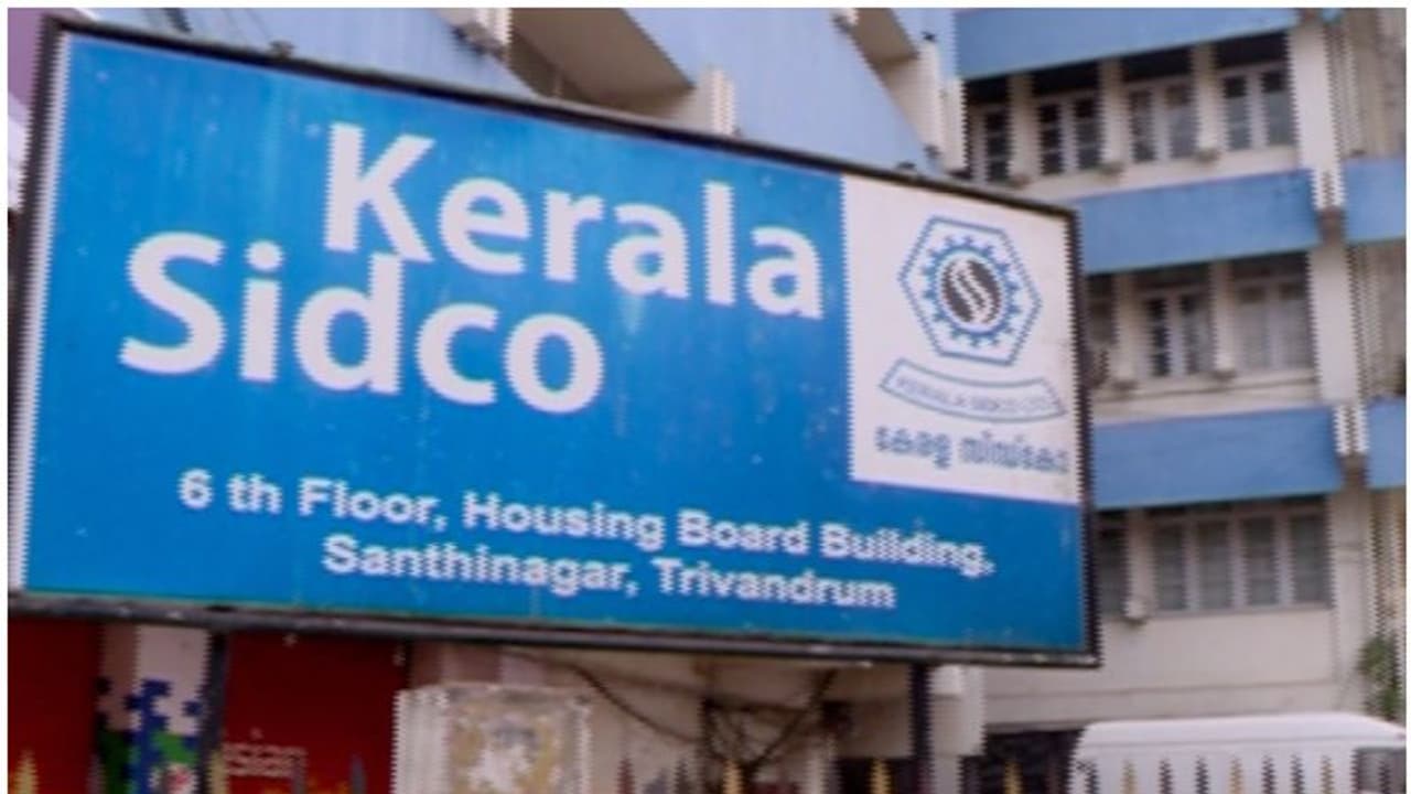 കേരള ലോകായുക്തക്ക് മുന്നിൽ നീതി തേടി കുവൈത്ത് കമ്പനി; മൂന്നര കോടി മുടിക്കിയിട്ട് 9 വർഷം, സിഡ്കോ തട്ടിപ്പ് കേരള ലോകായുക്തക്ക് മുന്നിൽ നീതി തേടി കുവൈത്ത് കമ്പനി; മൂന്നര കോടി മുടിക്കിയിട്ട് 9 വർഷം, സിഡ്കോ തട്ടിപ്പ്