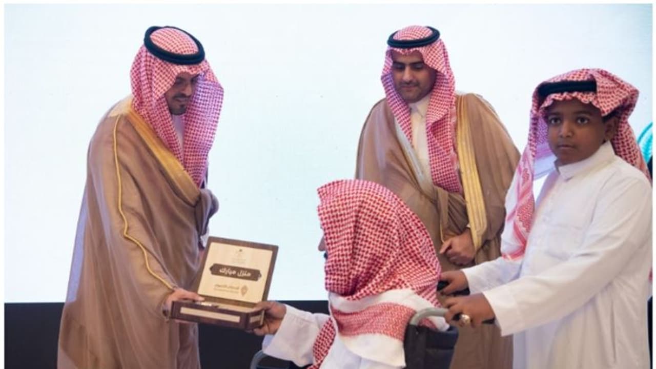 ജിദ്ദയിൽ ചേരികളിൽ നിന്ന് ഒഴിവാക്കിയവർക്ക് പുതിയ വീടുകൾ കൈമാറി ജിദ്ദയിൽ ചേരികളിൽ നിന്ന് ഒഴിവാക്കിയവർക്ക് പുതിയ വീടുകൾ കൈമാറി