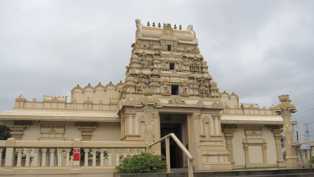 ஆஸ்திரேலியாவில் உள்ள முருகன் கோயில் தமிழ் வழியில் குடமுழுக்கு நடத்த வேண்டும் சீமான் கோரிக்கை