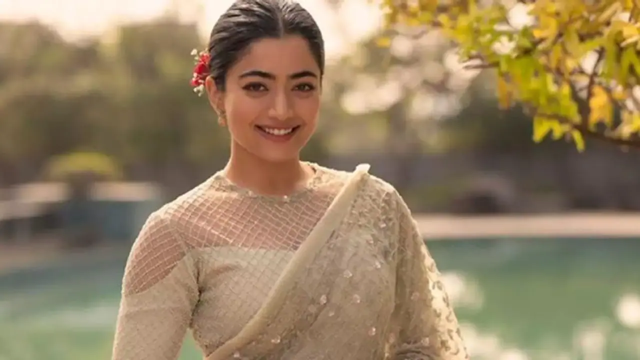 ఢిల్లీ పోలీసులకు థ్యాంక్స్ చెప్పిన రష్మిక మందన్నా.. అమ్మాయిల్లో ధైర్యం నింపుతూ పోస్ట్ ఢిల్లీ పోలీసులకు థ్యాంక్స్ చెప్పిన రష్మిక మందన్నా.. అమ్మాయిల్లో ధైర్యం నింపుతూ పోస్ట్