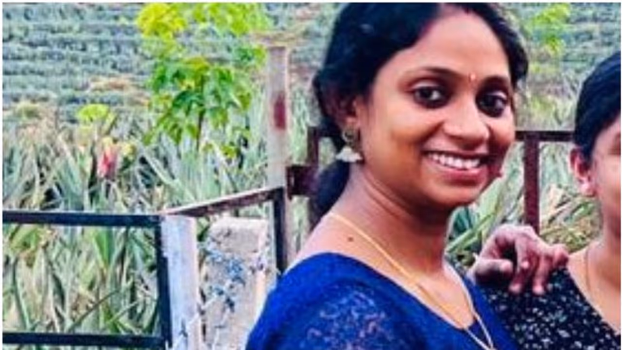 പ്രസവം നിർത്തൽ ശസ്ത്രക്രിയയെ തുടർന്ന് യുവതി മരിച്ച സംഭവം; വിദഗ്ധ സർജന്മാരുടെ സംഘം പോസ്റ്റ്മോർട്ടം നടത്തും പ്രസവം നിർത്തൽ ശസ്ത്രക്രിയയെ തുടർന്ന് യുവതി മരിച്ച സംഭവം; വിദഗ്ധ സർജന്മാരുടെ സംഘം പോസ്റ്റ്മോർട്ടം നടത്തും