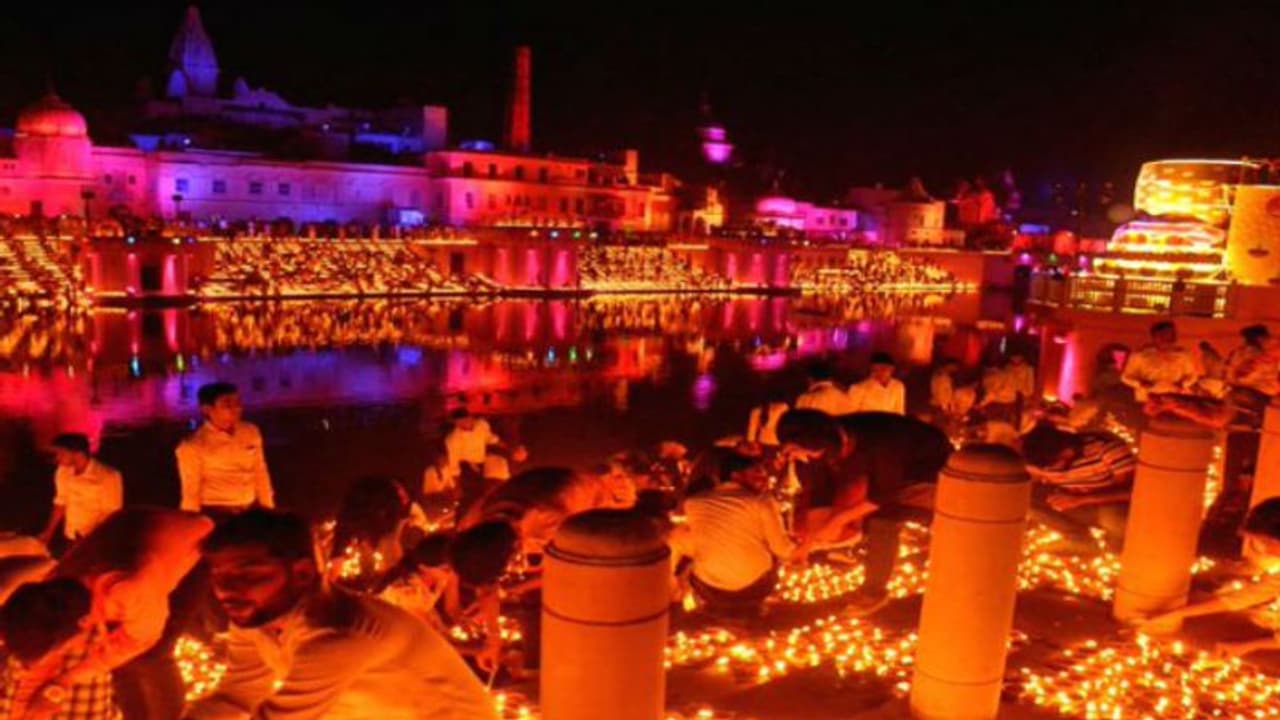 ராமர் கோவில் திறப்பு.. 10 லட்சம் அகல் விளக்குகளால் ஒளிரப்போகும் அயோத்தி வீடுகளில் ஏற்றப்படும் 'ராம் ஜோதி'!