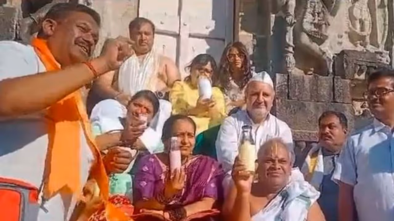 ಪಾಕ್ ಆಕ್ರಮಿತ ಕಾಶ್ಮೀರದ ಶಾರದಾ ಪೀಠದಿಂದ ಅಯೋಧ್ಯೆಗೆ ಬಂತು ಪವಿತ್ರ ಜಲ! ಪಾಕ್ ಆಕ್ರಮಿತ ಕಾಶ್ಮೀರದ ಶಾರದಾ ಪೀಠದಿಂದ ಅಯೋಧ್ಯೆಗೆ ಬಂತು ಪವಿತ್ರ ಜಲ!