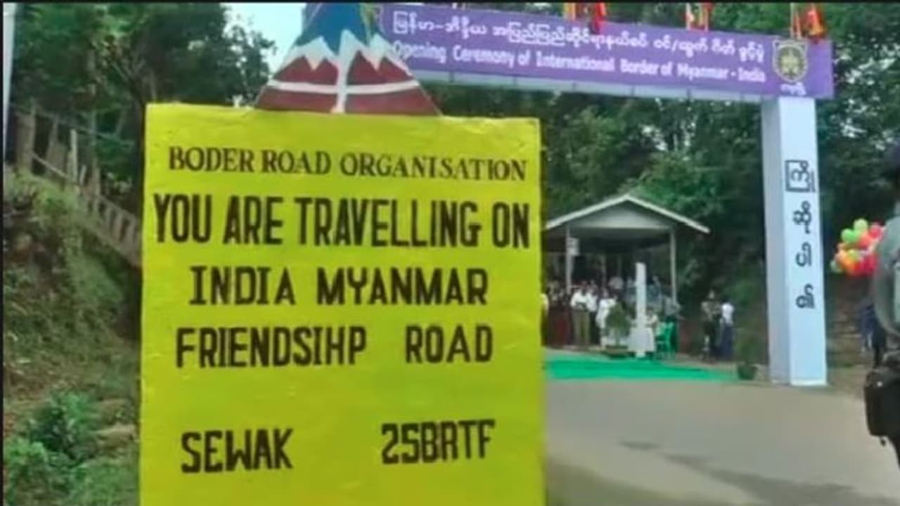 ಮ್ಯಾನ್ಮಾರ್ನಲ್ಲಿ ಸೇನೆ ಬಂಡುಕೋರರ ಸಂಘರ್ಷ : ಭದ್ರತೆಗಾಗಿ ಮ್ಯಾನ್ಮಾರ್ ಗಡಿಗೆ ಬೇಲಿ: ಅಮಿತ್ ಶಾ ಮ್ಯಾನ್ಮಾರ್ನಲ್ಲಿ ಸೇನೆ ಬಂಡುಕೋರರ ಸಂಘರ್ಷ : ಭದ್ರತೆಗಾಗಿ ಮ್ಯಾನ್ಮಾರ್ ಗಡಿಗೆ ಬೇಲಿ: ಅಮಿತ್ ಶಾ