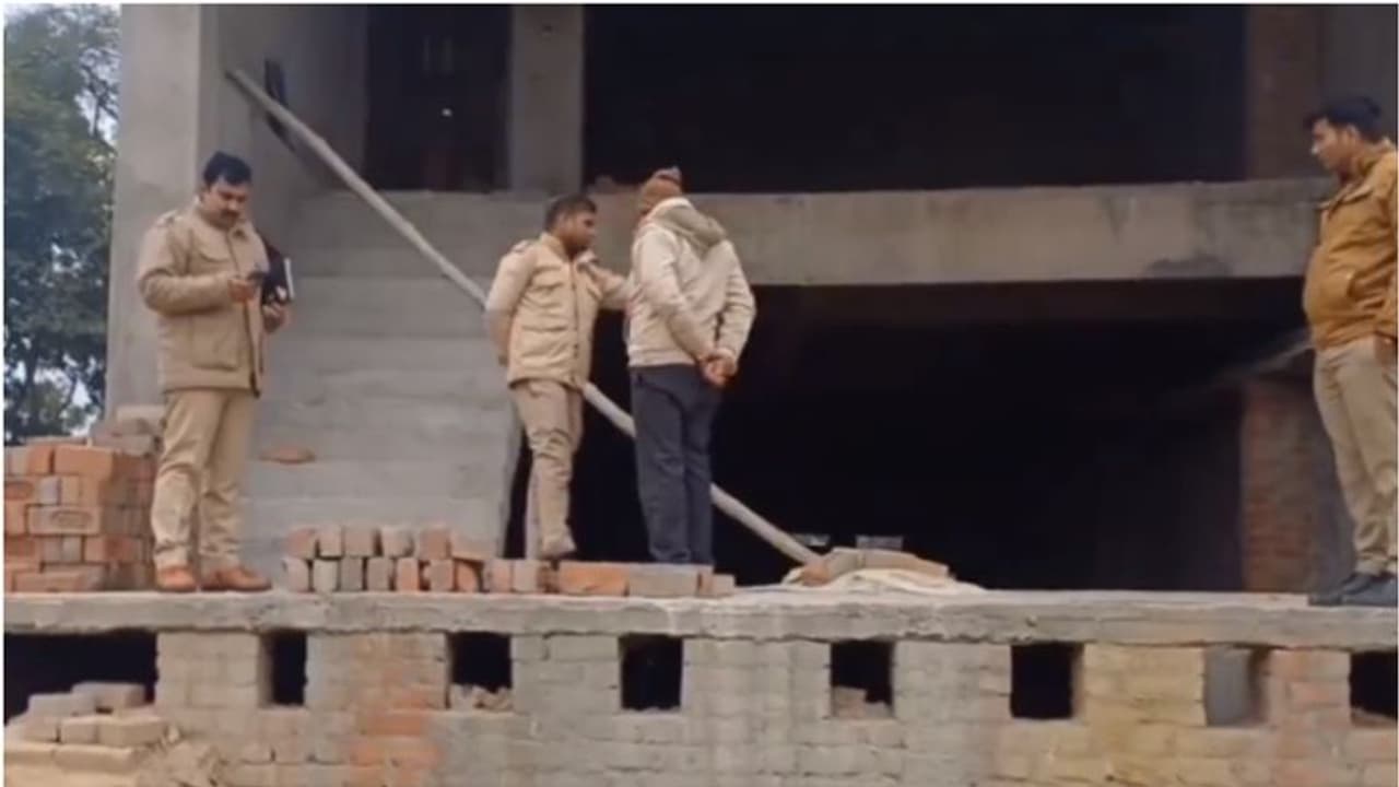 നിർമാണത്തിലുള്ള കെട്ടിടത്തിന്റെ സെപ്റ്റിക് ടാങ്കിൽ യുവതിയുടെ അർദ്ധനഗ്ന മൃതദേഹം; പീഡനശേഷം കൊന്നതെന്ന് പൊലീസ് നിർമാണത്തിലുള്ള കെട്ടിടത്തിന്റെ സെപ്റ്റിക് ടാങ്കിൽ യുവതിയുടെ അർദ്ധനഗ്ന മൃതദേഹം; പീഡനശേഷം കൊന്നതെന്ന് പൊലീസ്