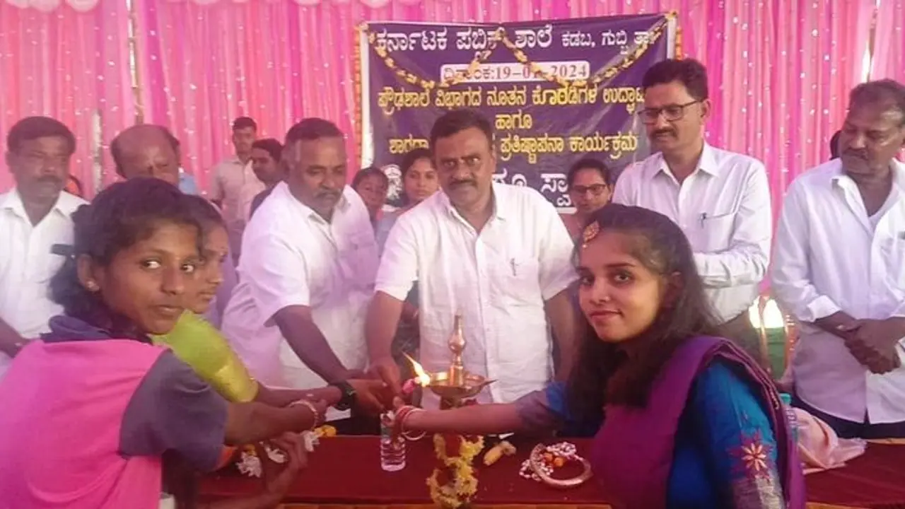 ತುಮಕೂರು : ಸರ್ಕಾರಿ ಶಾಲಾ ಅಭಿವೃದ್ಧಿಗೆ ಒತ್ತು: ಶಾಸಕ ಶ್ರೀನಿವಾಸ್ ತುಮಕೂರು : ಸರ್ಕಾರಿ ಶಾಲಾ ಅಭಿವೃದ್ಧಿಗೆ ಒತ್ತು: ಶಾಸಕ ಶ್ರೀನಿವಾಸ್