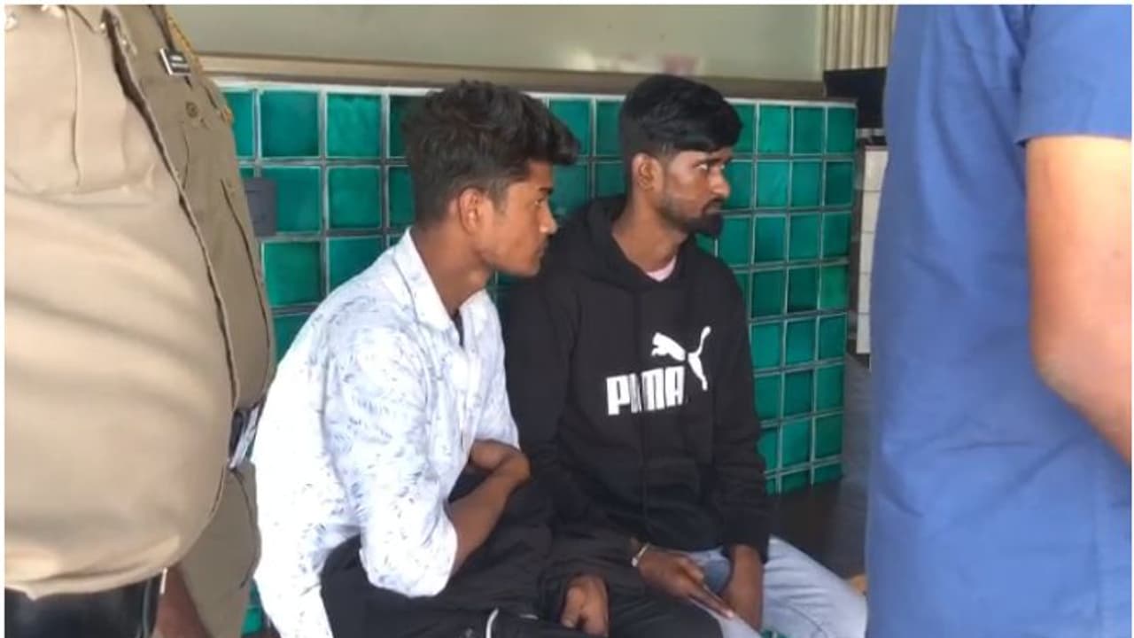 ബംഗളൂരുവിൽ നിന്ന് ടൂറിസ്റ്റ് ബസിൽ യുവാക്കളുടെ യാത്ര, ആ‌ർക്കും സംശയം തോന്നില്ല! ബാഗ് തുറന്നപ്പോൾ നിറയെ കഞ്ചാവ്