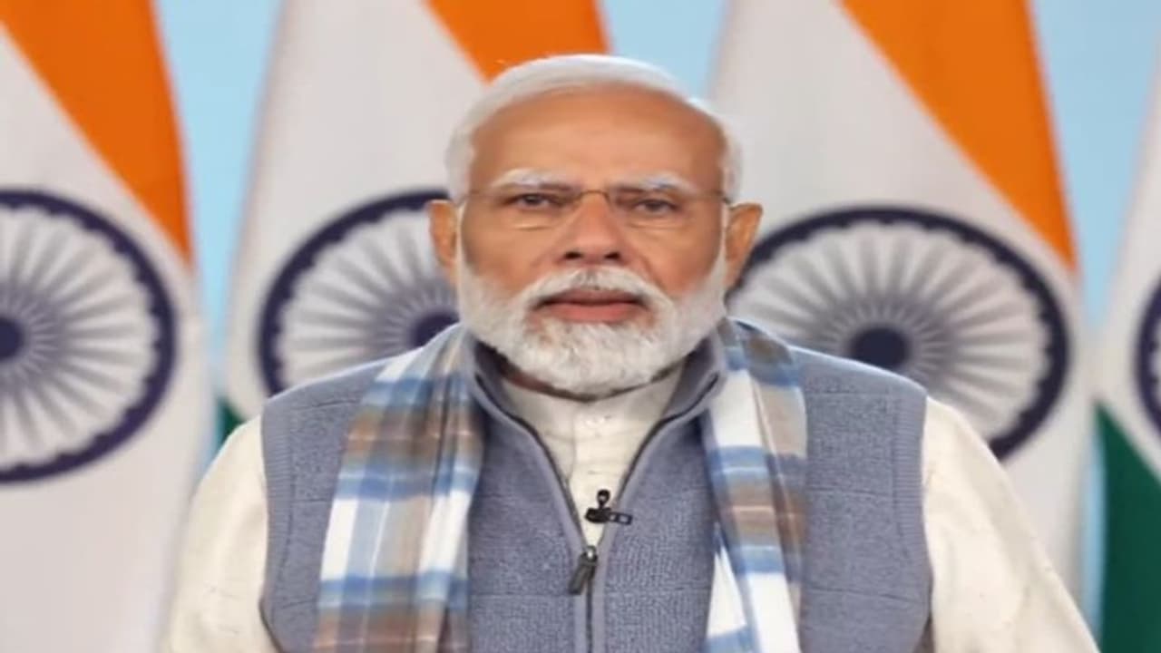 இந்தியாவில் திருமணம் முடியுங்கள்: வசதி படைத்தவர்களுக்கு பிரதமர் வேண்டுகோள்! இந்தியாவில் திருமணம் முடியுங்கள்: வசதி படைத்தவர்களுக்கு பிரதமர் வேண்டுகோள்!