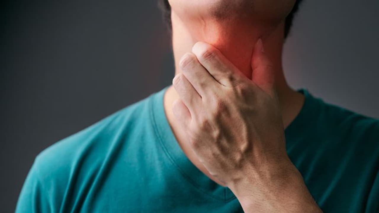 തൊണ്ടയിലെ ക്യാൻസര്‍; ശ്രദ്ധിക്കപ്പെടാതെ പോകാവുന്ന ലക്ഷണങ്ങള്‍