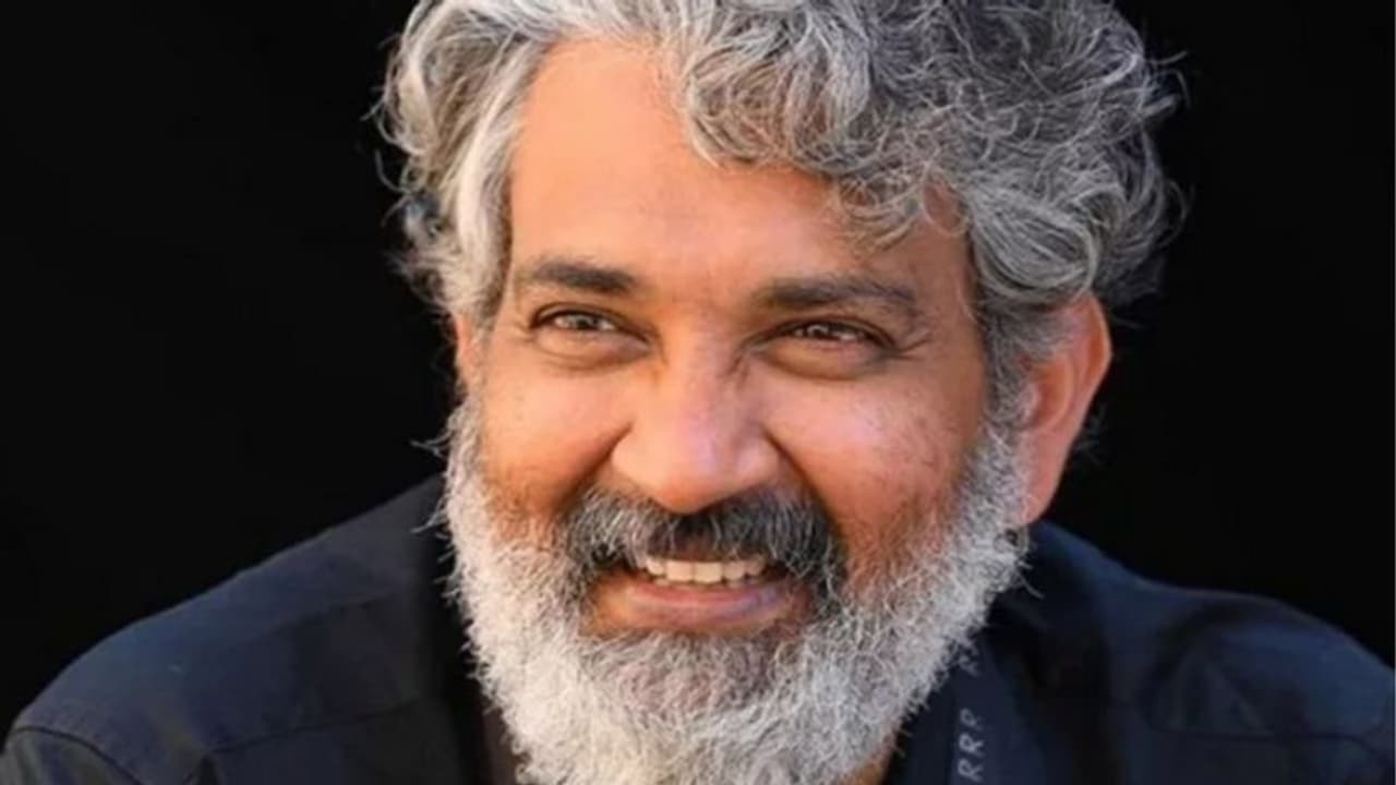 സംവിധായകനല്ല, ഇനി ആ സൂപ്പര്താര ചിത്രത്തില് നടനായി എസ് എസ് രാജമൗലി സംവിധായകനല്ല, ഇനി ആ സൂപ്പര്താര ചിത്രത്തില് നടനായി എസ് എസ് രാജമൗലി