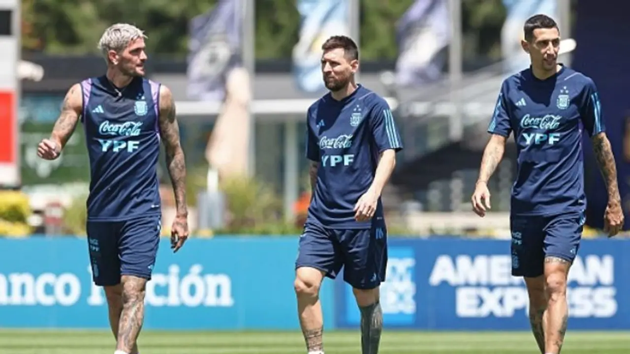 മെസിയുടെ കാര്യം സംശയത്തില്! കോപ്പയില് ഇക്വഡോറനെതിരെ ക്വാര്ട്ടറിനൊരുങ്ങുന്ന അര്ജന്റീനയ്ക്ക് തിരിച്ചടി മെസിയുടെ കാര്യം സംശയത്തില്! കോപ്പയില് ഇക്വഡോറനെതിരെ ക്വാര്ട്ടറിനൊരുങ്ങുന്ന അര്ജന്റീനയ്ക്ക് തിരിച്ചടി