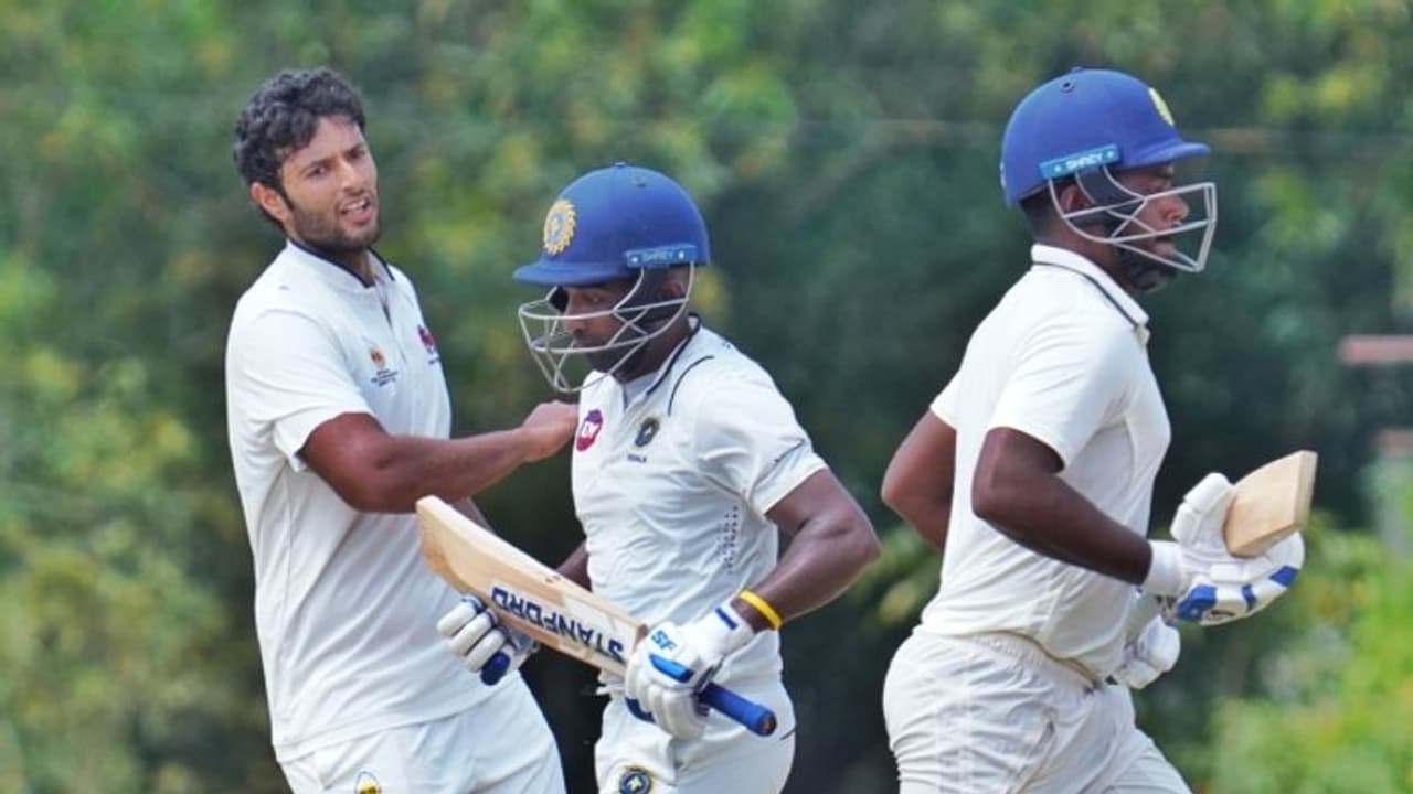 പൊരുതി നോക്കിയത് സഞ്ജു മാത്രം, രഞ്ജിയില് തകര്ന്നടിഞ്ഞ് കേരളം; മുംബൈക്കെതിരെ നാണംകെട്ട തോല്വി പൊരുതി നോക്കിയത് സഞ്ജു മാത്രം, രഞ്ജിയില് തകര്ന്നടിഞ്ഞ് കേരളം; മുംബൈക്കെതിരെ നാണംകെട്ട തോല്വി