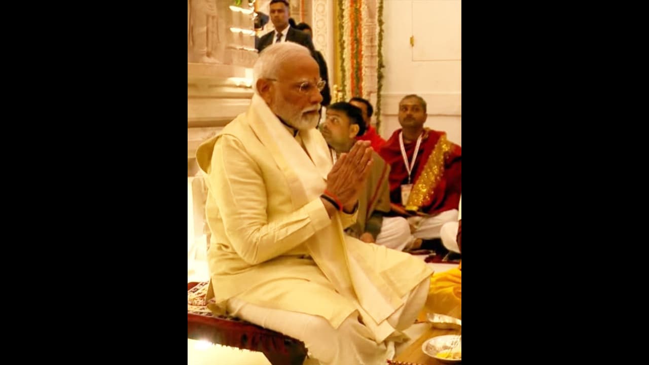అయోధ్య రామ మందిరం: పూర్తైన ప్రాణ ప్రతిష్ట, రామ్ లల్లా విగ్రహాన్ని ఆవిష్కరించిన మోడీ