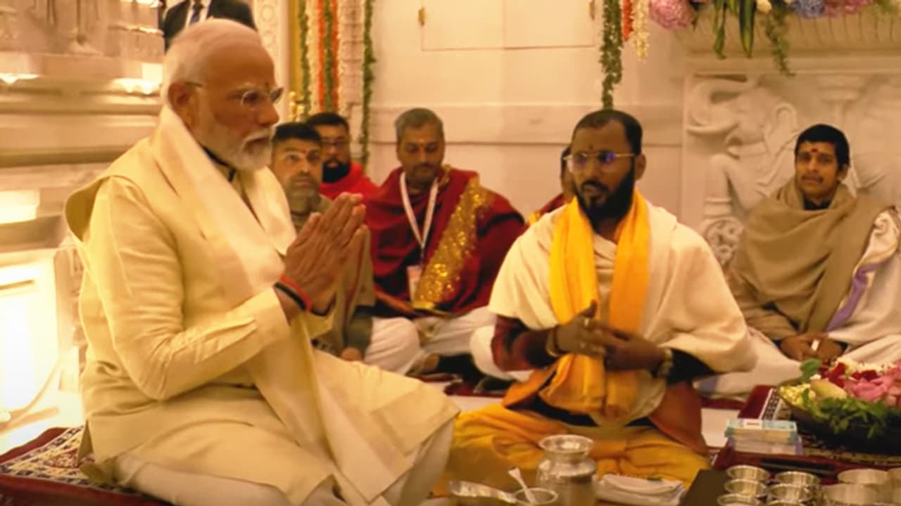 PM Modi: ఈ క్షణం ప్రతి ఒక్కరినీ భావోద్వేగానికి గురి చేస్తుంది.. ఇది గొప్ప అదృష్టం.. జై సియా రామ్ ! PM Modi: ఈ క్షణం ప్రతి ఒక్కరినీ భావోద్వేగానికి గురి చేస్తుంది.. ఇది గొప్ప అదృష్టం.. జై సియా రామ్ !