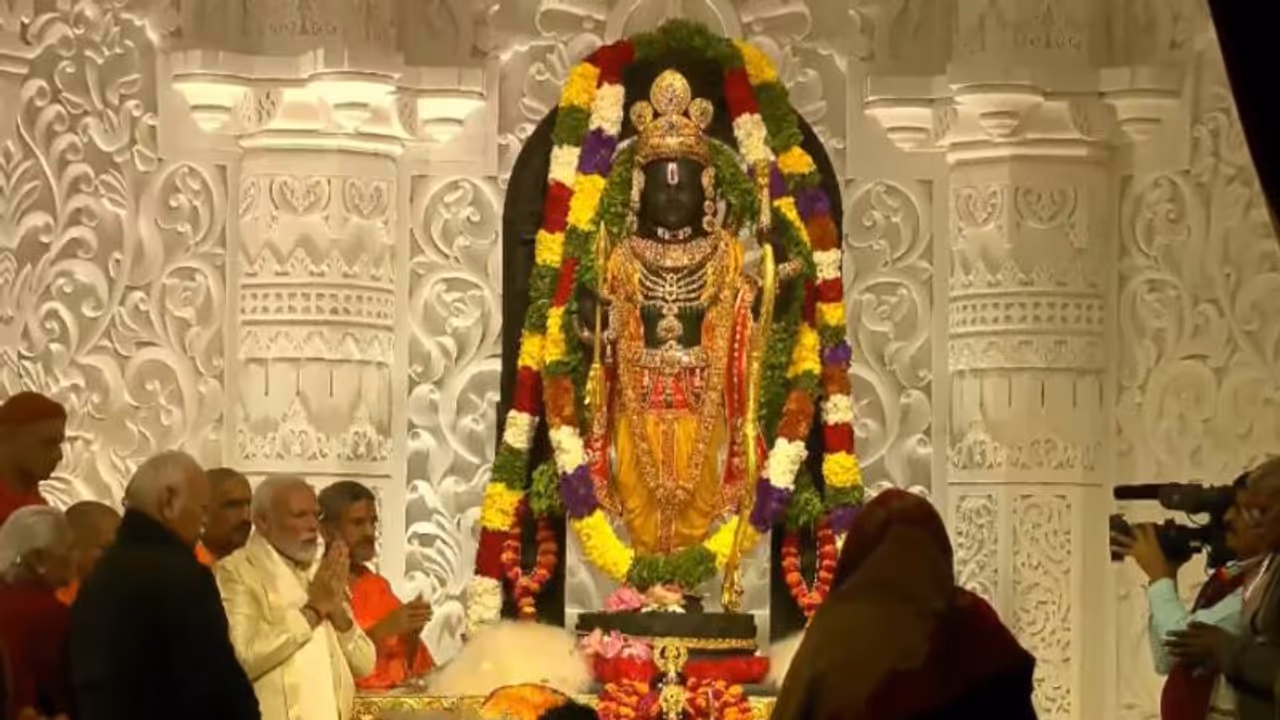 ശംഖനാദം മുഴങ്ങി, അയോധ്യ രാമക്ഷേത്രത്തില് പ്രാണ പ്രതിഷ്ഠ നടന്നു, ചടങ്ങില് പങ്കെടുത്ത് പ്രധാനമന്ത്രി ശംഖനാദം മുഴങ്ങി, അയോധ്യ രാമക്ഷേത്രത്തില് പ്രാണ പ്രതിഷ്ഠ നടന്നു, ചടങ്ങില് പങ്കെടുത്ത് പ്രധാനമന്ത്രി