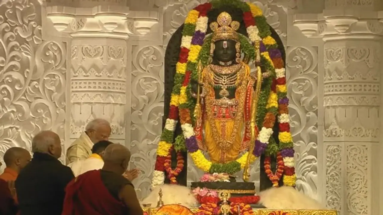 அயோத்தி ராமர் கோயிலில் குழந்தை ராமர் சிலையை திறந்து வைத்த பிரதமர் மோடி!