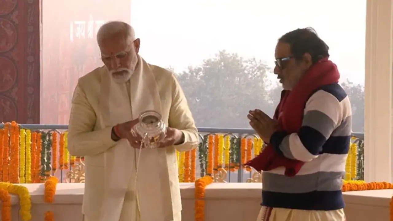 PM Modi offers prayers at Kuber Tila Shiva temple, unveils 'Jatayu' statue (WATCH) PM Modi offers prayers at Kuber Tila Shiva temple, unveils 'Jatayu' statue (WATCH)