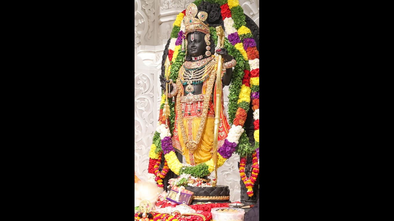 ರಾಮ ಸ್ಮರಣೆ ವೇಳೆ ಅಲ್ಲಾಹು ಅಕ್ಬರ್' ಎಂದು ಘೋಷಣೆ ಕೂಗಿದ ಮಹಿಳೆ ರಾಮ ಸ್ಮರಣೆ ವೇಳೆ ಅಲ್ಲಾಹು ಅಕ್ಬರ್' ಎಂದು ಘೋಷಣೆ ಕೂಗಿದ ಮಹಿಳೆ