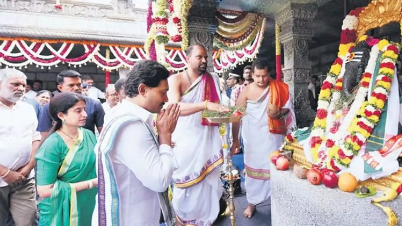 Ayodhya Ram Mandir: సీఎం జగన్ కు ఆహ్వానం అందలేదా? అందినా వెళ్ళలేదా? 