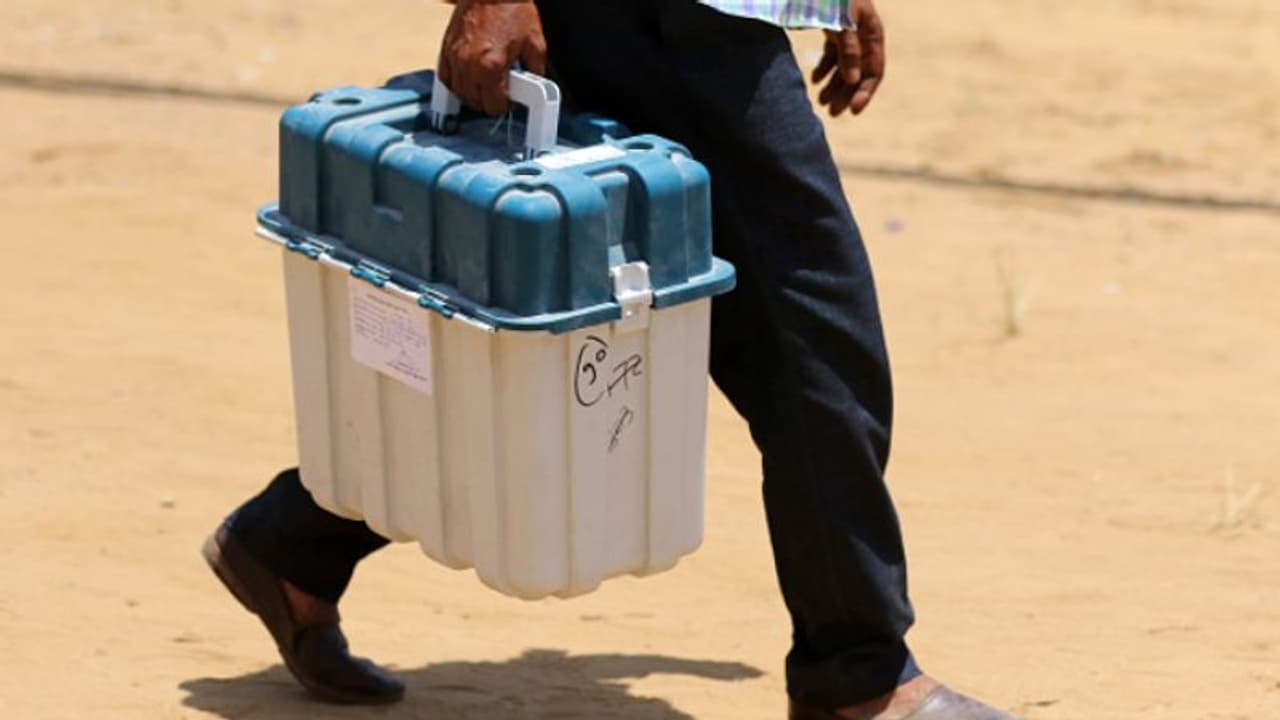 ബിജെപിക്ക് ബാലികേറാമലയായ ദക്ഷിണേന്ത്യ; കര്ണാടക കൊടുങ്കാറ്റിലും 2019ല് സംഭവിച്ചത് ബിജെപിക്ക് ബാലികേറാമലയായ ദക്ഷിണേന്ത്യ; കര്ണാടക കൊടുങ്കാറ്റിലും 2019ല് സംഭവിച്ചത്