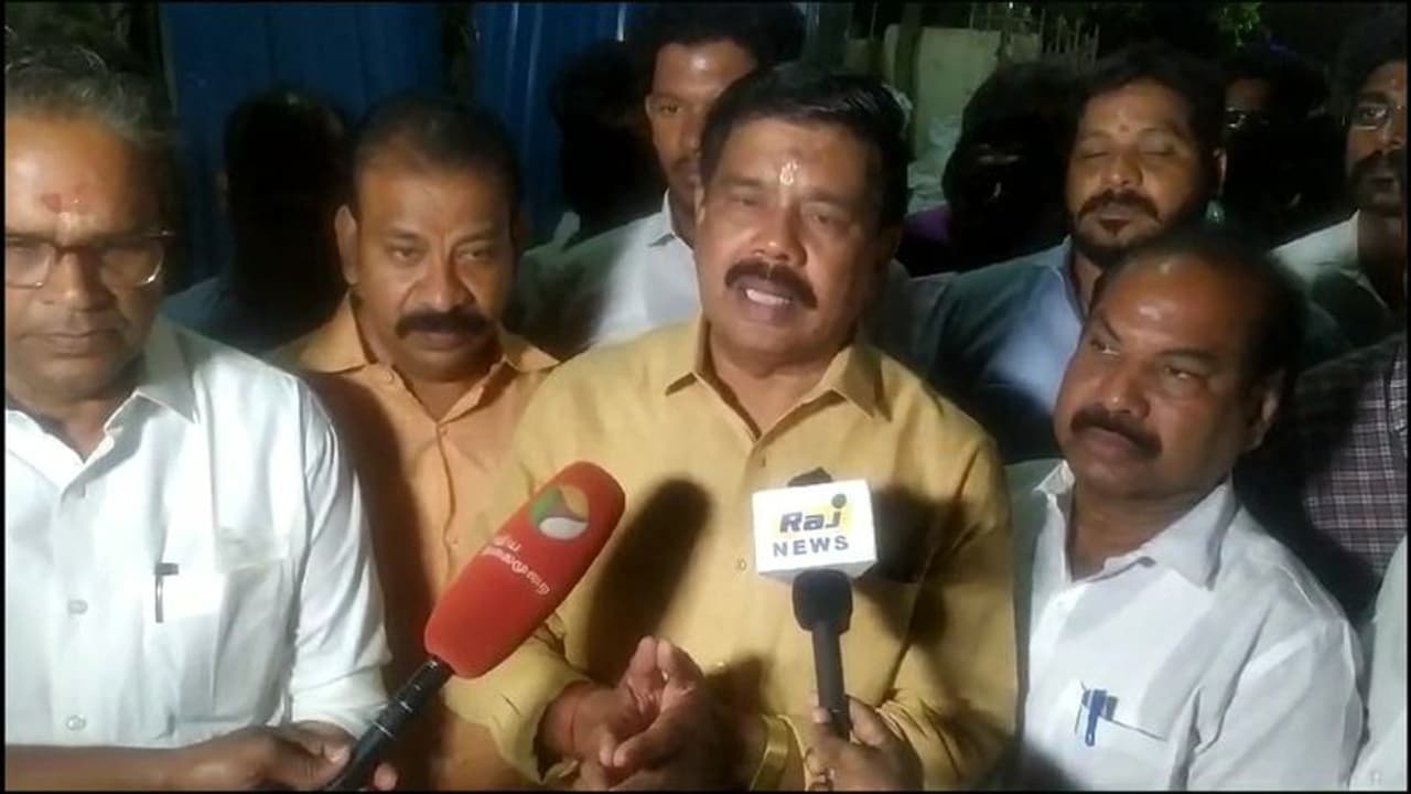 சென்னையில் இராவணனுக்காக நடத்தப்பட்ட விழாவுக்கு எதிராக பாஜகவினர் போராட்டம்; போலீஸ் குவிப்பு சென்னையில் இராவணனுக்காக நடத்தப்பட்ட விழாவுக்கு எதிராக பாஜகவினர் போராட்டம்; போலீஸ் குவிப்பு