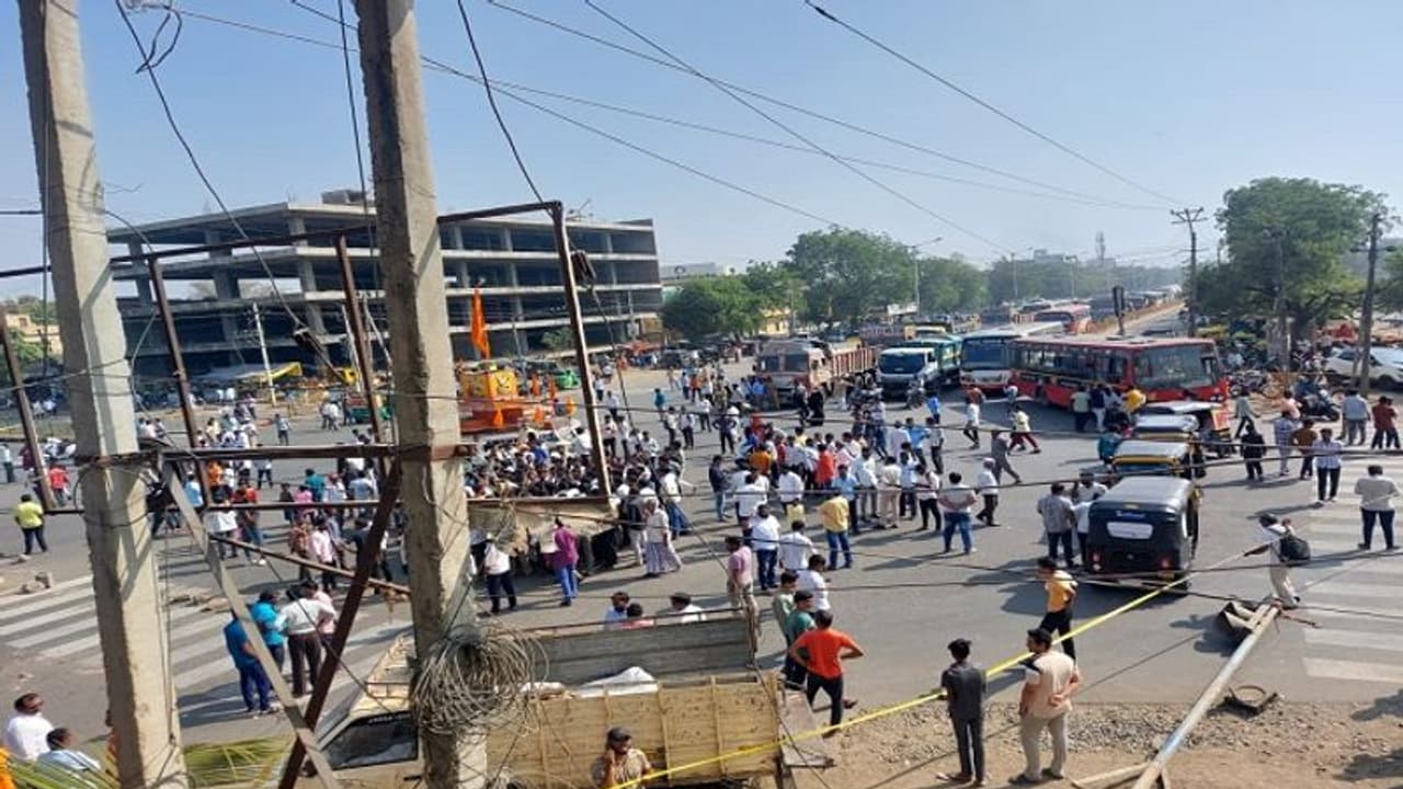 ಅಂಬೇಡ್ಕರ್ ಪ್ರತಿಮೆಗೆ ಅಪಮಾನ: ಕಲಬುರಗಿಯಲ್ಲಿ ಉದ್ವಿಗ್ನ ಪರಿಸ್ಥಿತಿ ಅಂಬೇಡ್ಕರ್ ಪ್ರತಿಮೆಗೆ ಅಪಮಾನ: ಕಲಬುರಗಿಯಲ್ಲಿ ಉದ್ವಿಗ್ನ ಪರಿಸ್ಥಿತಿ