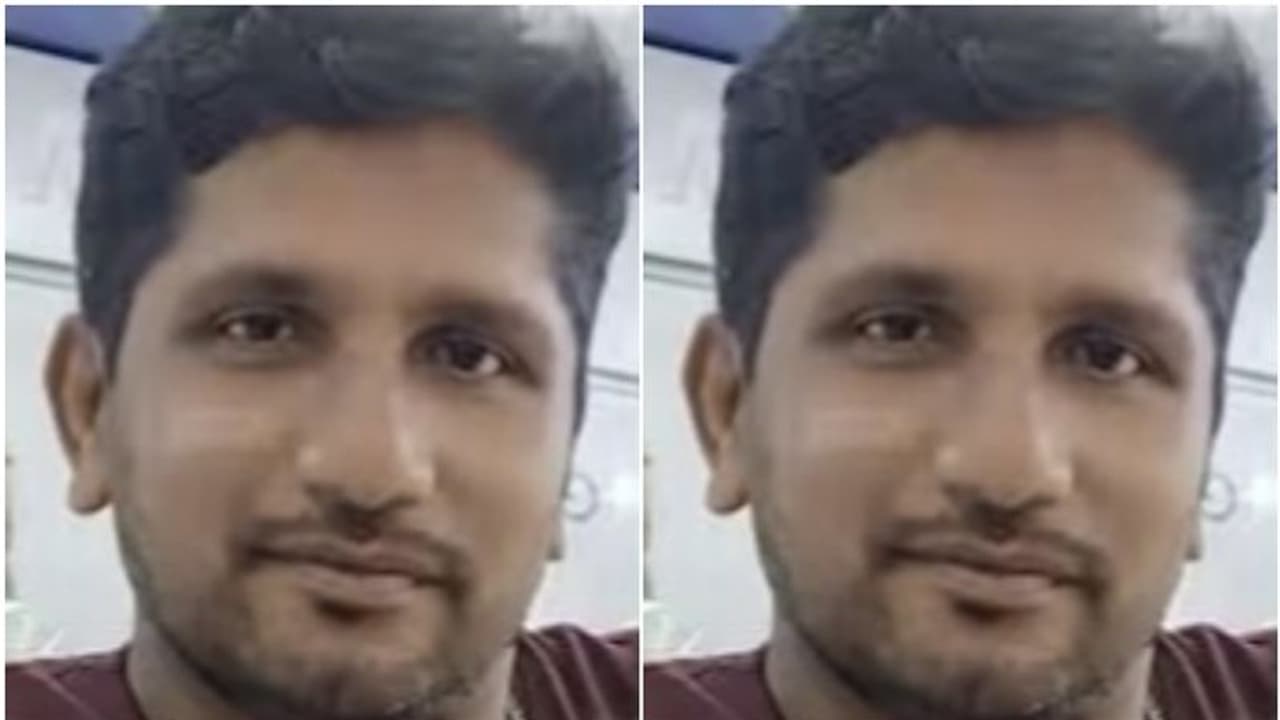 താമരശ്ശേരിയില് സെക്യൂരിറ്റി ജീവനക്കാരനായ യുവാവ് ഫ്ളാറ്റില് തൂങ്ങിമരിച്ച നിലയില് താമരശ്ശേരിയില് സെക്യൂരിറ്റി ജീവനക്കാരനായ യുവാവ് ഫ്ളാറ്റില് തൂങ്ങിമരിച്ച നിലയില്