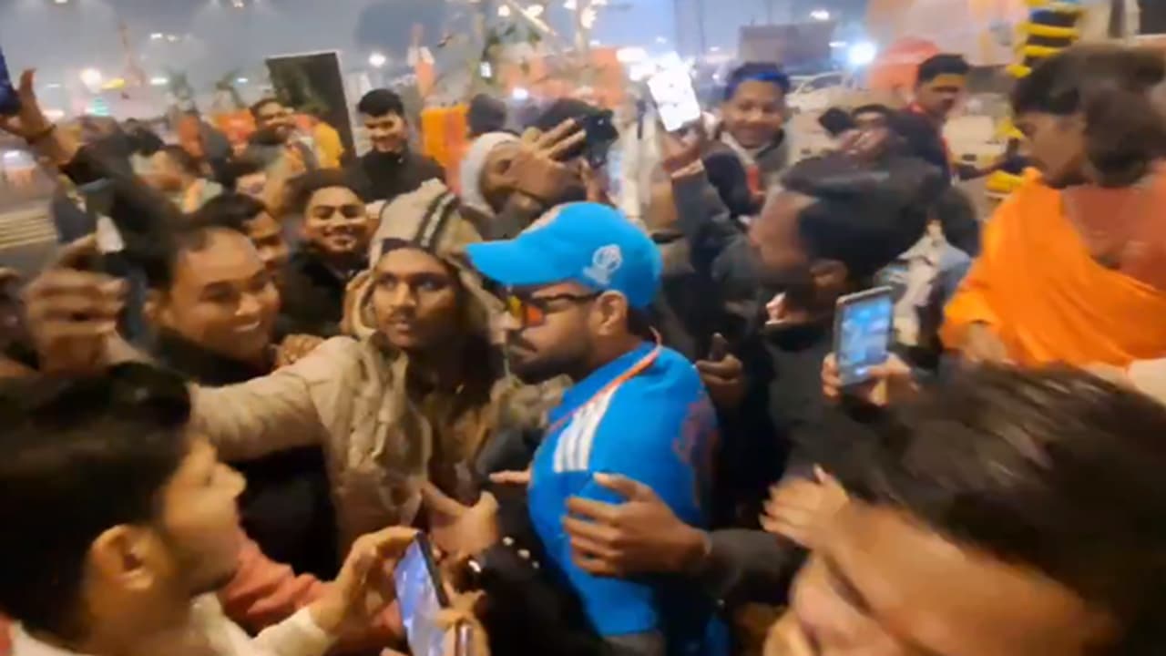 ಅಯೋಧ್ಯೆಯಲ್ಲಿ ವಿರಾಟ್ ಕೊಹ್ಲಿ ಎಂದು ಭಾವಿಸಿ ಆತನ ಡೋಪಲ್ ಗ್ಯಾಂಗರ್‌ಗೆ ಫೋಟೋಗಾಗಿ ಮುತ್ತಿದ ಜನ; ವಿಡಿಯೋ ವೈರಲ್