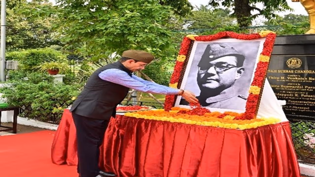 நேதாஜியே தேசத்தந்தை: ஆளுநர் ஆர்.என்.ரவி புதுக்குண்டு! நேதாஜியே தேசத்தந்தை: ஆளுநர் ஆர்.என்.ரவி புதுக்குண்டு!