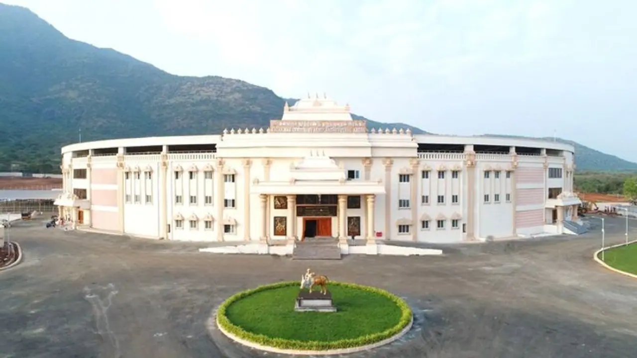 மதுரையில் உலகின் முதல் ஏறுதழுவுதல் அரங்கம்: நாளை திறந்து வைக்கிறார் முதல்வர் மு.க.ஸ்டாலின் மதுரையில் உலகின் முதல் ஏறுதழுவுதல் அரங்கம்: நாளை திறந்து வைக்கிறார் முதல்வர் மு.க.ஸ்டாலின்