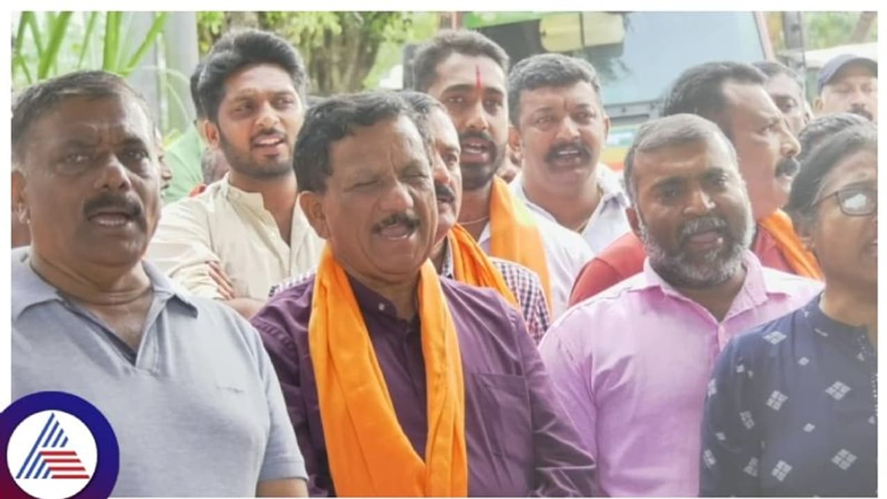 ಸಿದ್ದರಾಮಯ್ಯ ಕೊಡಗಿಗೆ, ಅಯೋಧ್ಯೆ ಸಂಭ್ರಮಕ್ಕೆ ಹಾಕಿದ್ದ ಫ್ಲೆಕ್ಸ್ ತೆರವಿಗೆ ವಿರಾಜಪೇಟೆ ಪುರಸಭೆಯಿಂದ ನೊಟೀಸ್ ಸಿದ್ದರಾಮಯ್ಯ ಕೊಡಗಿಗೆ, ಅಯೋಧ್ಯೆ ಸಂಭ್ರಮಕ್ಕೆ ಹಾಕಿದ್ದ ಫ್ಲೆಕ್ಸ್ ತೆರವಿಗೆ ವಿರಾಜಪೇಟೆ ಪುರಸಭೆಯಿಂದ ನೊಟೀಸ್