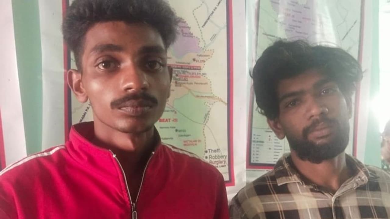 എടുത്തത് 30 ഷർട്ട്, 30 പാന്റ്, ഒരു മൊബൈൽ ഫോണും 20000 രൂപയും; മാർത്താണ്ഡത്ത് തുണിക്കടയിൽ മോഷ്ടിച്ചവര് പിടിയിൽ എടുത്തത് 30 ഷർട്ട്, 30 പാന്റ്, ഒരു മൊബൈൽ ഫോണും 20000 രൂപയും; മാർത്താണ്ഡത്ത് തുണിക്കടയിൽ മോഷ്ടിച്ചവര് പിടിയിൽ