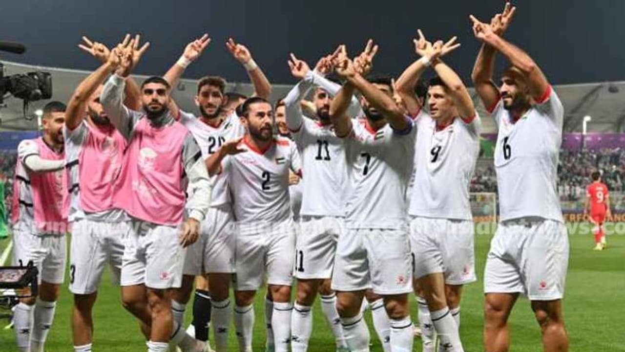 പൊരുതുന്ന പലസ്തീന് അഭിമാന നേട്ടം: ചരിത്രത്തിലാദ്യമായി ഏഷ്യൻ കപ്പ് ഫുട്ബോളിൽ നോക്കൗട്ട് റൗണ്ടിൽ പൊരുതുന്ന പലസ്തീന് അഭിമാന നേട്ടം: ചരിത്രത്തിലാദ്യമായി ഏഷ്യൻ കപ്പ് ഫുട്ബോളിൽ നോക്കൗട്ട് റൗണ്ടിൽ