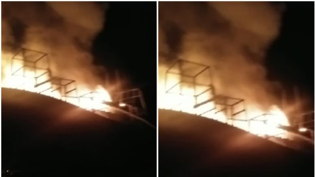 ബേപ്പൂരിൽ അറ്റകുറ്റപ്പണികൾക്കായി കയറ്റിയിട്ട ബോട്ടിന് തീപിടിച്ചു; ലക്ഷങ്ങളുടെ നാശനഷ്ടം