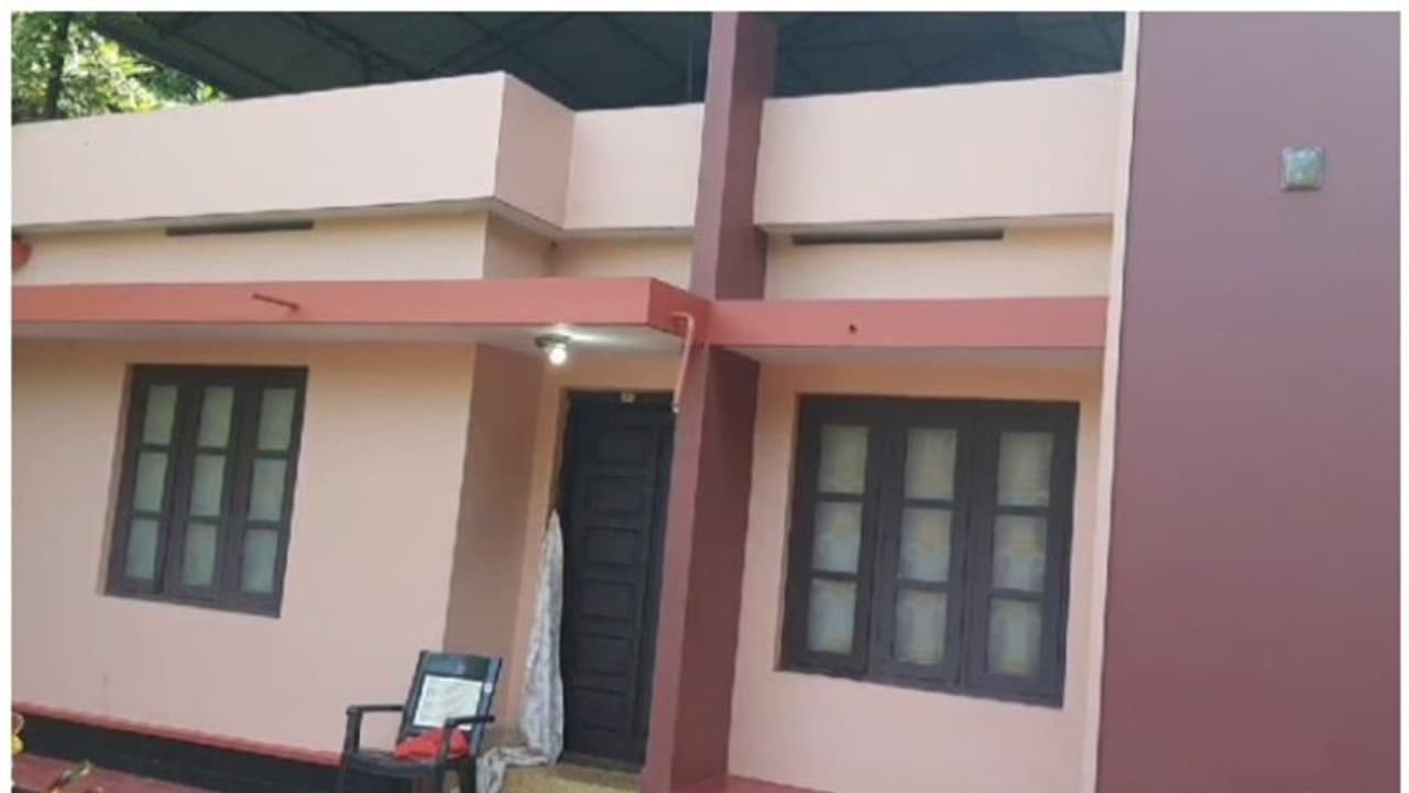 വീട്ടുകാരെ മയക്കി മോഷണം; ഭക്ഷണത്തിൽ മയക്കുമരുന്ന് കലർത്തി, 2 പേർ പിടിയിൽ, യുവതിക്കായി തെരച്ചില് വീട്ടുകാരെ മയക്കി മോഷണം; ഭക്ഷണത്തിൽ മയക്കുമരുന്ന് കലർത്തി, 2 പേർ പിടിയിൽ, യുവതിക്കായി തെരച്ചില്