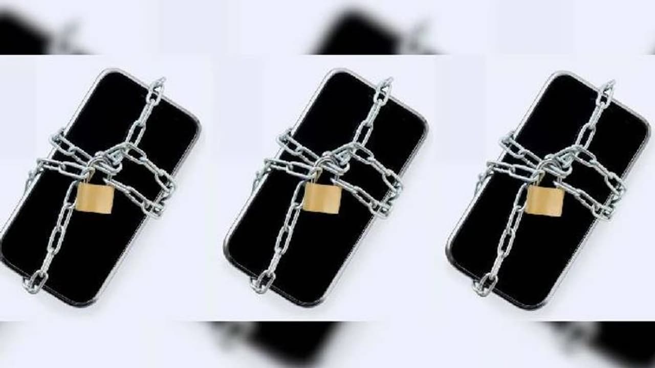 ഫോണില്ലാതെ ഒരു മാസം കഴിയാമോ? സമ്മാനമായി കിട്ടും എട്ടുലക്ഷം രൂപ ഫോണില്ലാതെ ഒരു മാസം കഴിയാമോ? സമ്മാനമായി കിട്ടും എട്ടുലക്ഷം രൂപ