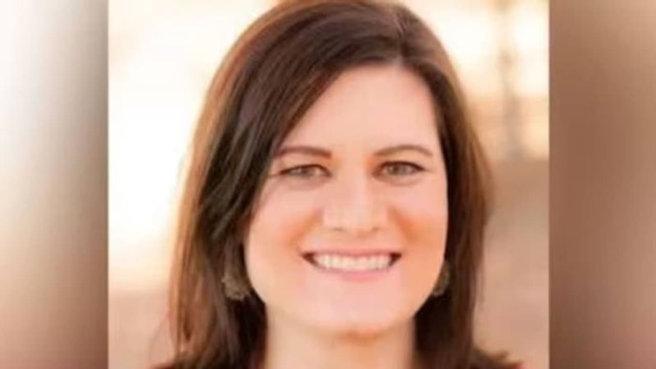 അച്ഛാ എന്ന് വിളിച്ചിരുന്നയാൾ അച്ഛനല്ല, 36 ാം പിറന്നാളിന് അമ്മ വെളിപ്പെടുത്തിയ വിവരം കേട്ട് തകർന്ന് മകൾ അച്ഛാ എന്ന് വിളിച്ചിരുന്നയാൾ അച്ഛനല്ല, 36 ാം പിറന്നാളിന് അമ്മ വെളിപ്പെടുത്തിയ വിവരം കേട്ട് തകർന്ന് മകൾ