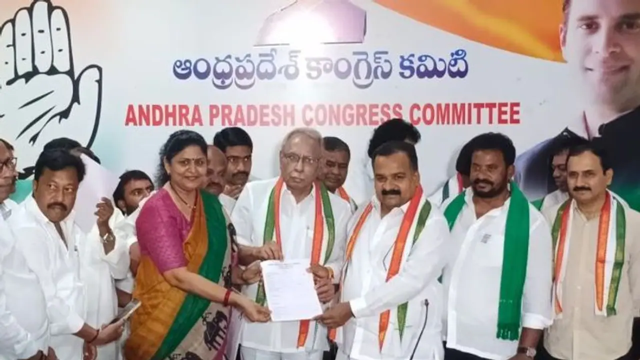 కాంగ్రెస్ టికెట్ ఆశించినా కాసులు చెల్లించాల్సిందే... ఎంపీకైతే ఓ లెక్క, ఎమ్మెల్యేకైతే మరో లెక్క కాంగ్రెస్ టికెట్ ఆశించినా కాసులు చెల్లించాల్సిందే... ఎంపీకైతే ఓ లెక్క, ఎమ్మెల్యేకైతే మరో లెక్క