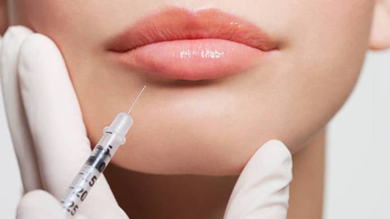 ಹೆಚ್ಚಾಯ್ತು ಸೌಂದರ್ಯದ ಹುಚ್ಚು… ಅಂದಕ್ಕಾಗಿ 100 ಪ್ಲಾಸ್ಟಿಕ್ ಸರ್ಜರಿ ಮಾಡಿಸಿಕೊಂಡಿದ್ದಾಳೆ ಈಕೆ..! ಹೆಚ್ಚಾಯ್ತು ಸೌಂದರ್ಯದ ಹುಚ್ಚು… ಅಂದಕ್ಕಾಗಿ 100 ಪ್ಲಾಸ್ಟಿಕ್ ಸರ್ಜರಿ ಮಾಡಿಸಿಕೊಂಡಿದ್ದಾಳೆ ಈಕೆ..!