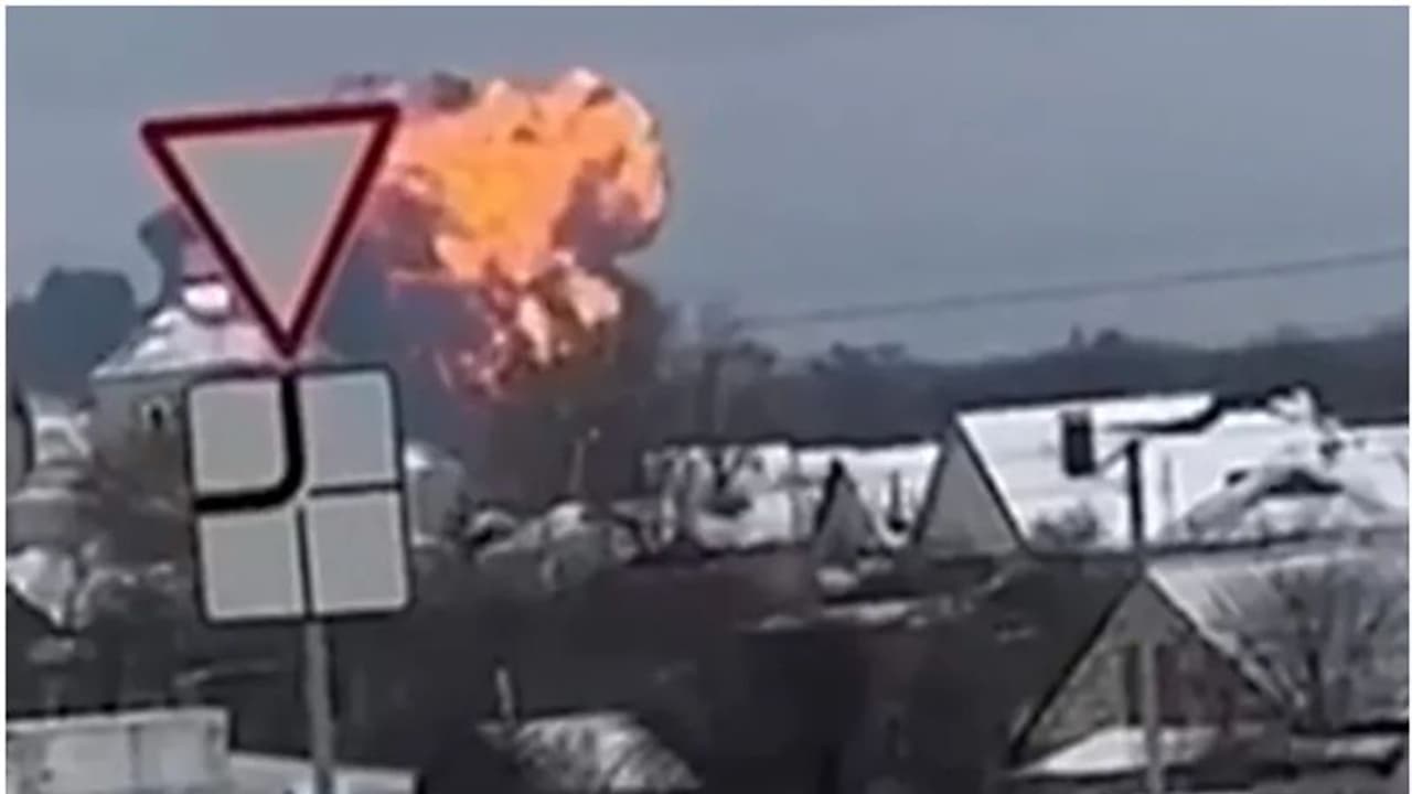 കൊല്ലപ്പെട്ടത് 74 പേർ, വിമാന ദുരന്തത്തിന്റെ യഥാർത്ഥ കാരണം മിസൈലാക്രമണമോ? ആരോപണവുമായി റഷ്യ; ചോദ്യങ്ങൾ ബാക്കി കൊല്ലപ്പെട്ടത് 74 പേർ, വിമാന ദുരന്തത്തിന്റെ യഥാർത്ഥ കാരണം മിസൈലാക്രമണമോ? ആരോപണവുമായി റഷ്യ; ചോദ്യങ്ങൾ ബാക്കി