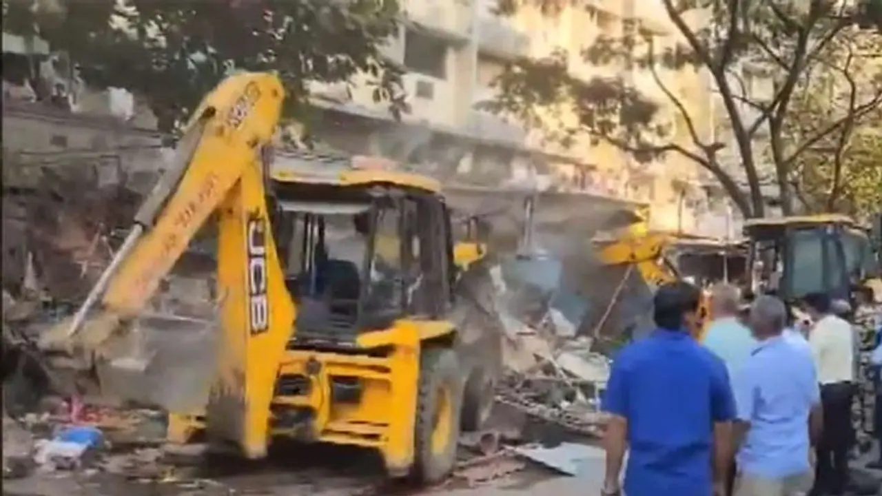 ರಾಮ ಯಾತ್ರೆ ಮೇಲೆ ದಾಳಿ ಬೆನ್ನಲ್ಲೇ ಮೀರಾ,ಮೊಹಮ್ಮದ್ ರಸ್ತೆಯ 40 ಅಕ್ರಮ ಕಟ್ಟಡ ನೆಲಸಮ!